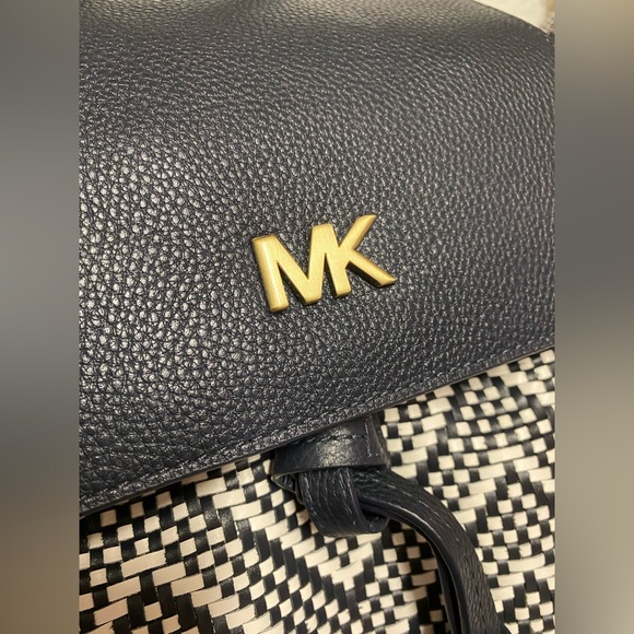 🌹SALE MICHAEL KORS Junie Chevron Leather Backpack - Picture 8 of 9